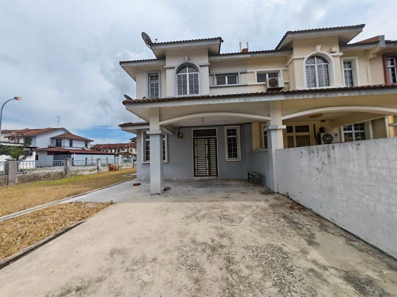 Double Storey Terrace Corner Jalan Indah 12/8 4