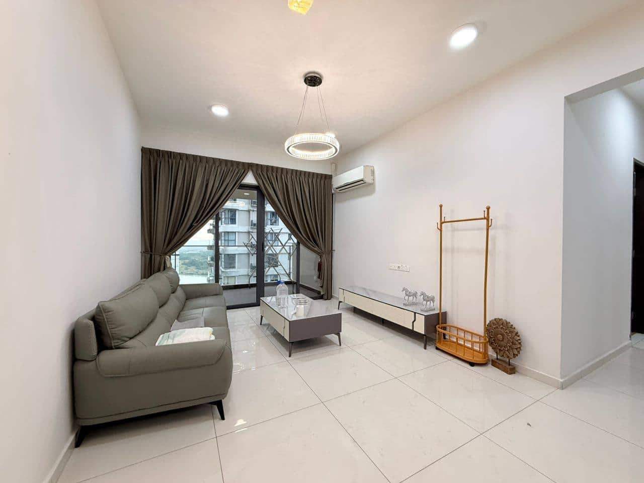 Condo Royal Strand Country Garden Danga Bay
