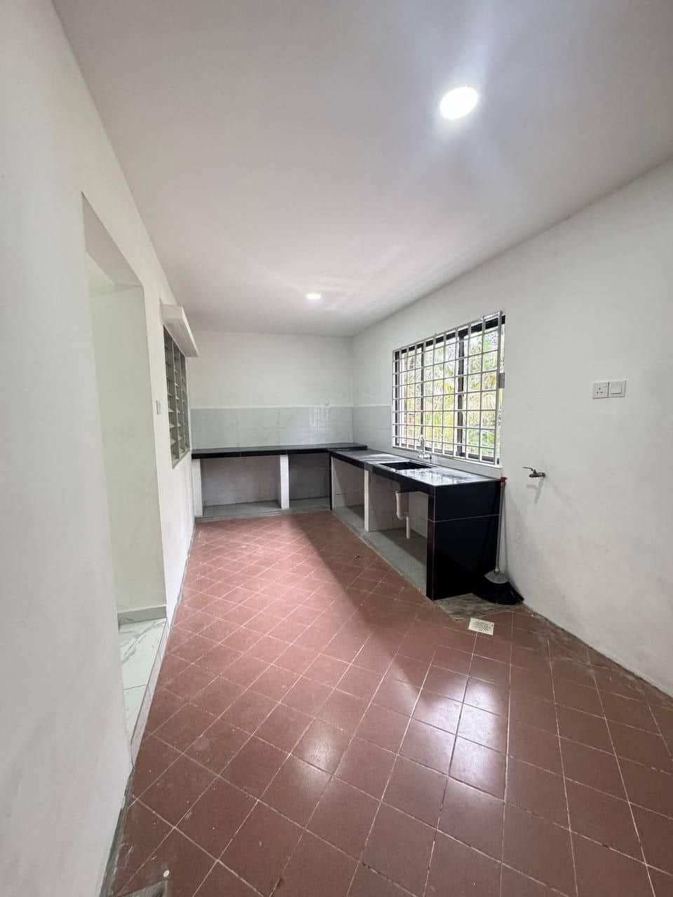 Single storey terrace Jalan Santalia 1, Taman Flora Heights, Pasir Gudang 4