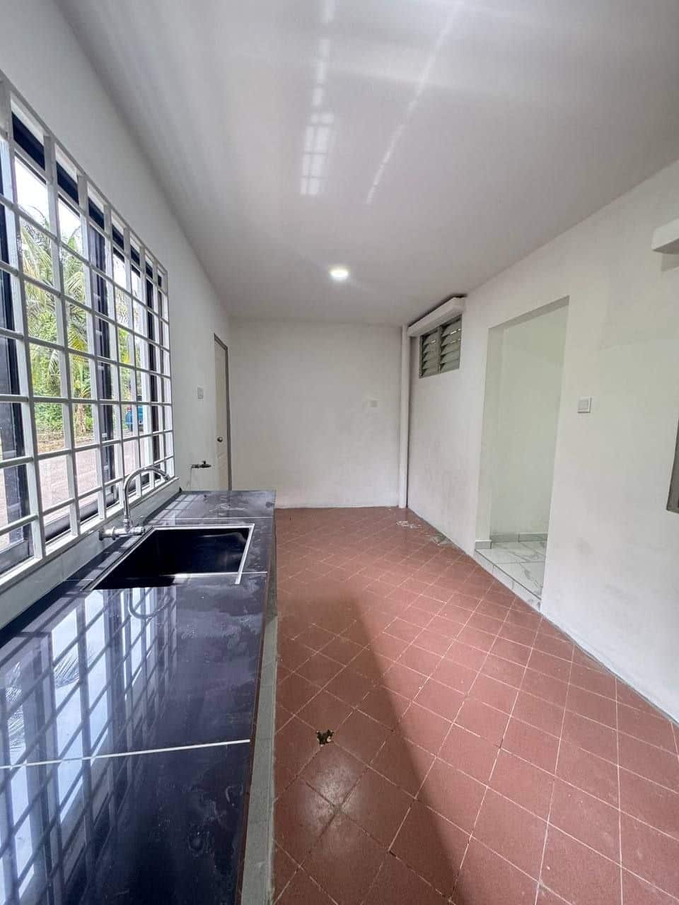 Single storey terrace Jalan Santalia 1, Taman Flora Heights, Pasir Gudang 5