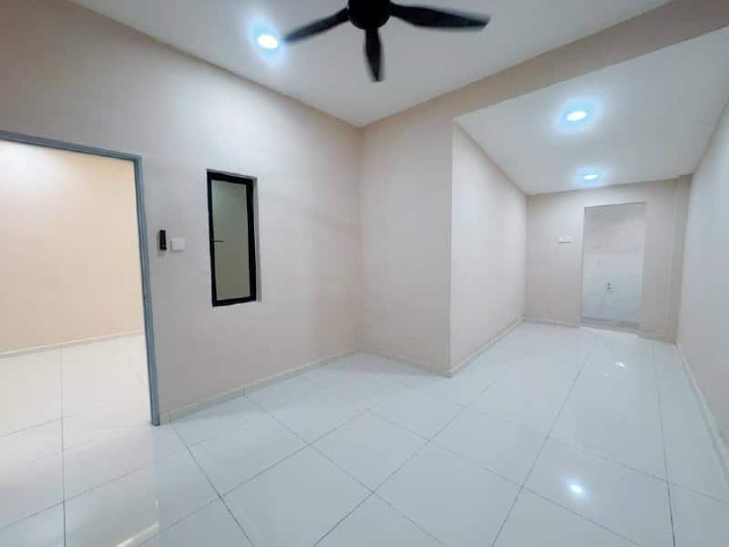 Large Single Storey Terrace Sri Skudai 3