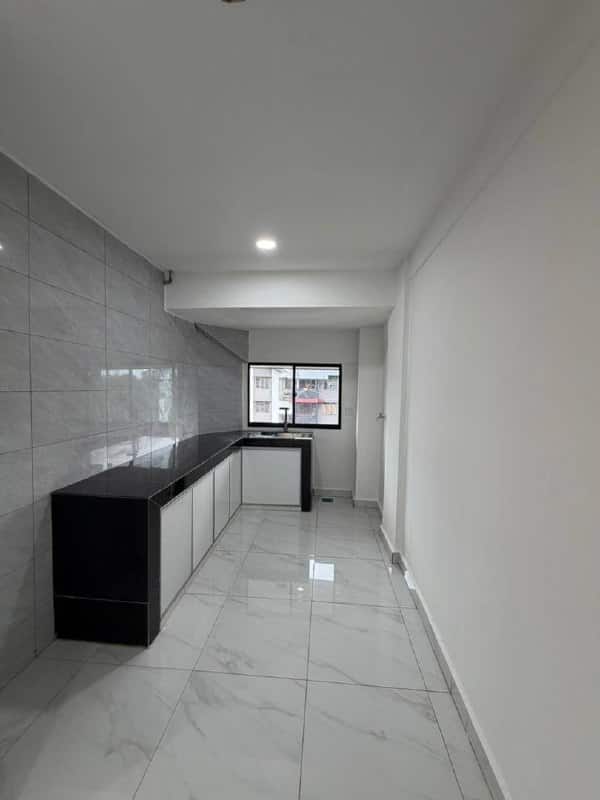 Low Cost Flat Taman Molek 7