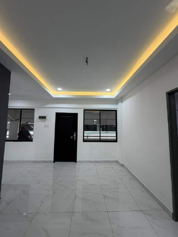 Low Cost Flat Taman Molek 2