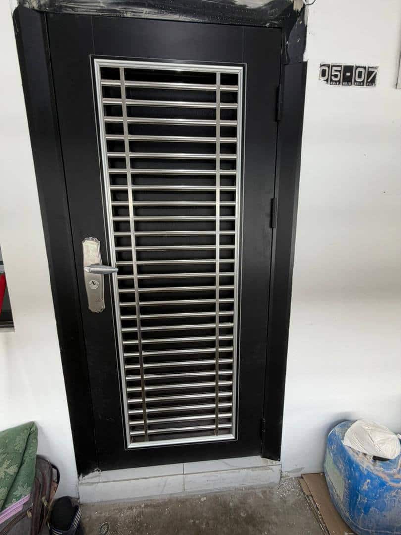 Low Cost Flat Taman Molek 8
