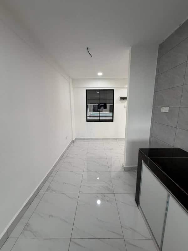 Low Cost Flat Taman Molek 11