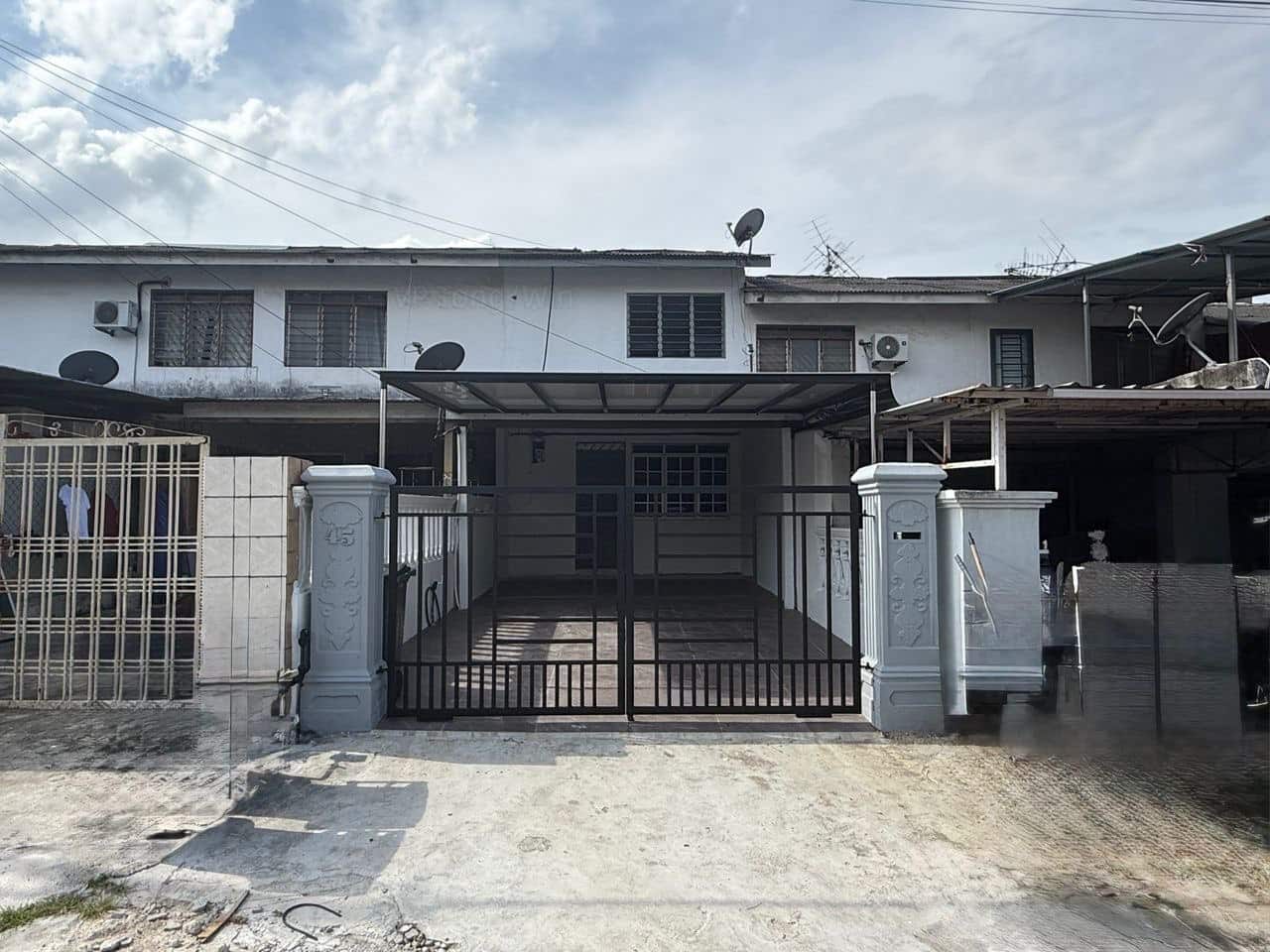 Double Storey Low Cost Taman Anggerik