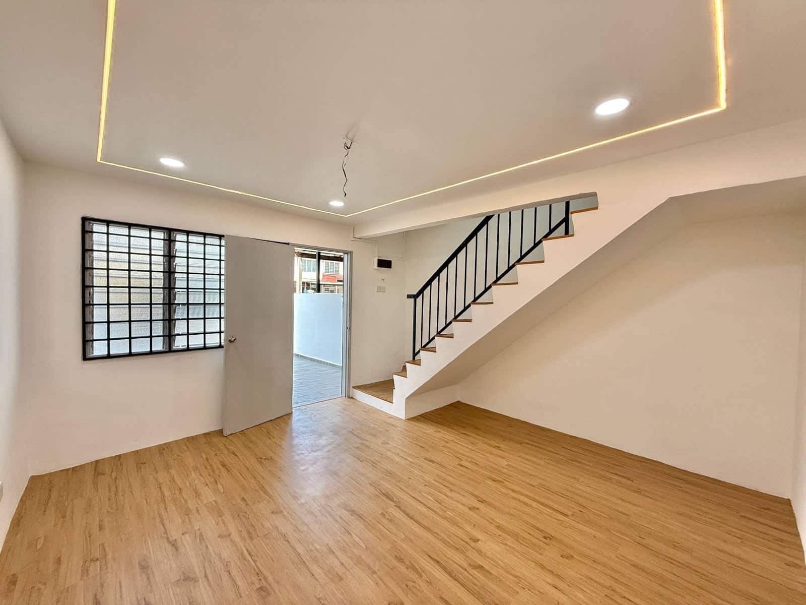 Double Storey Low Cost Jalan Molek 1/2x Taman Molek