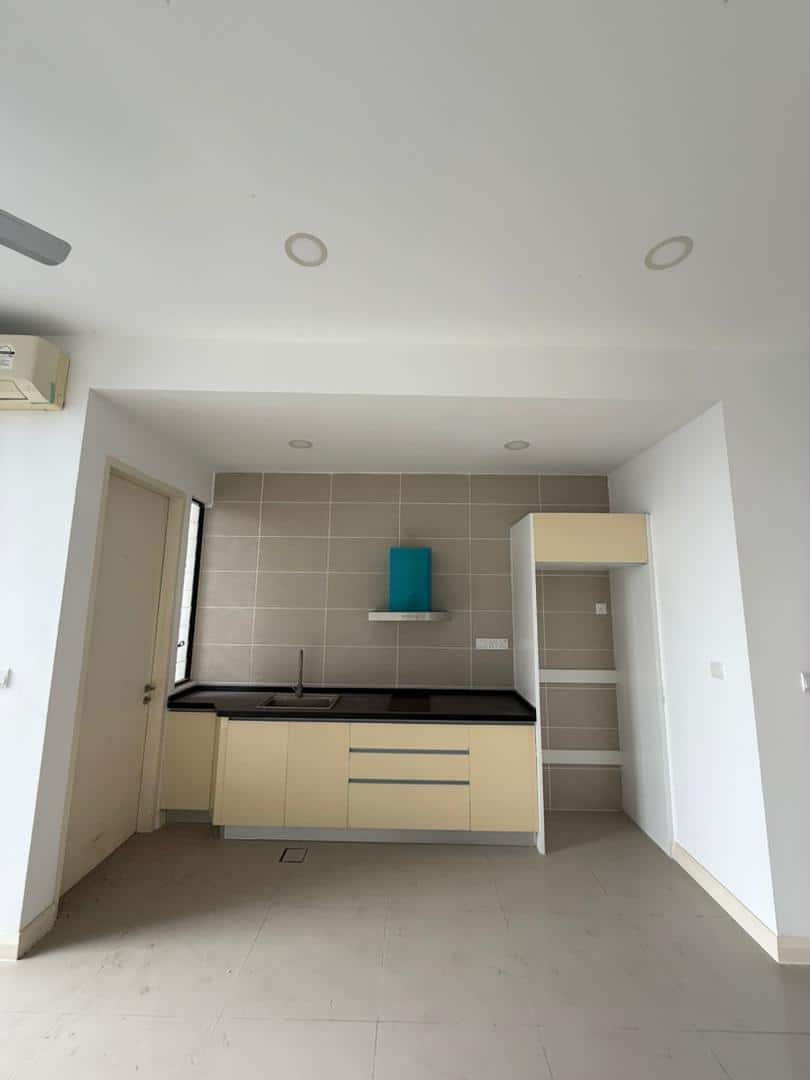 Condo D'Pristine @ Medini 3