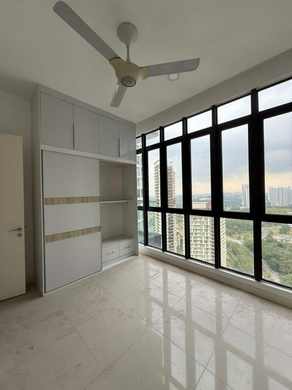 Condominium Medini 3