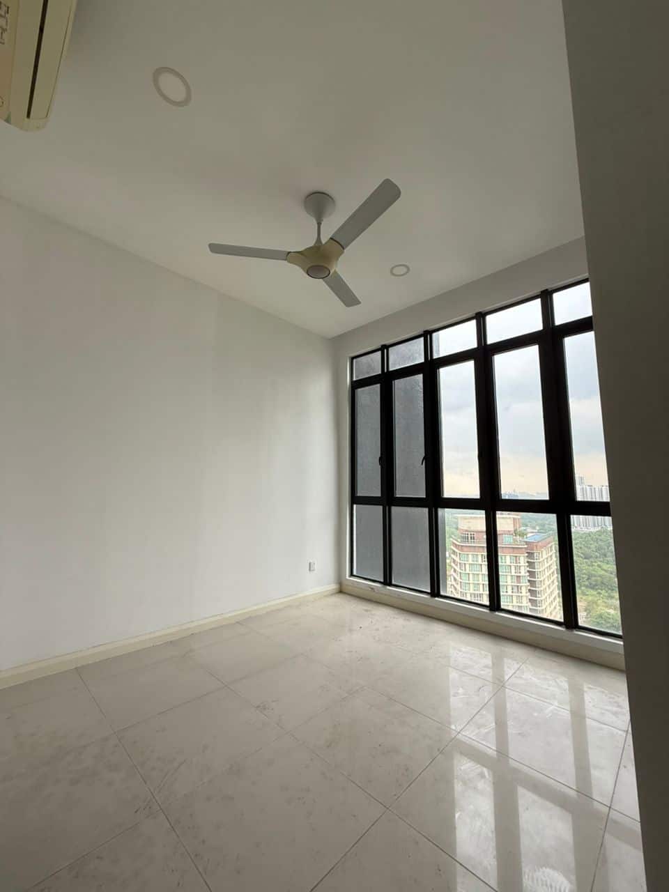 Condominium Medini 6