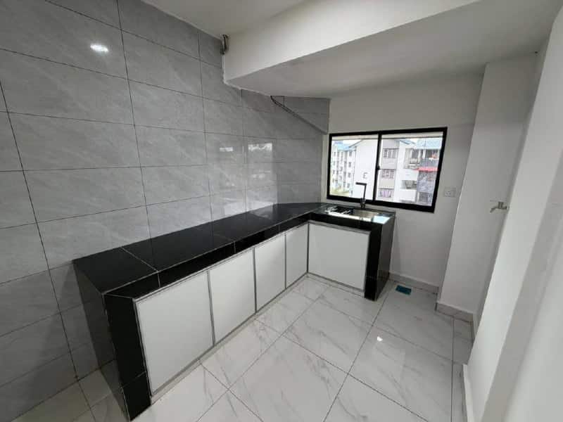 Low Cost Flat Taman Molek 4
