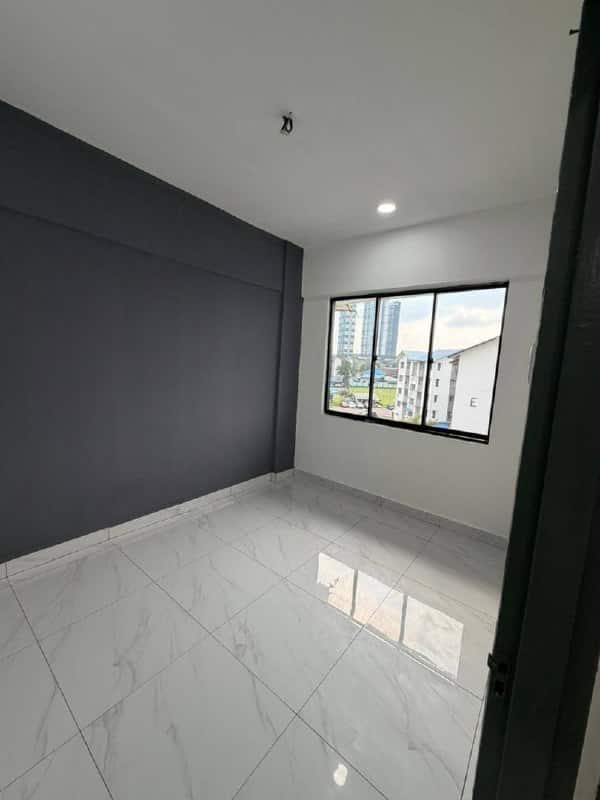 Low Cost Flat Taman Molek 6