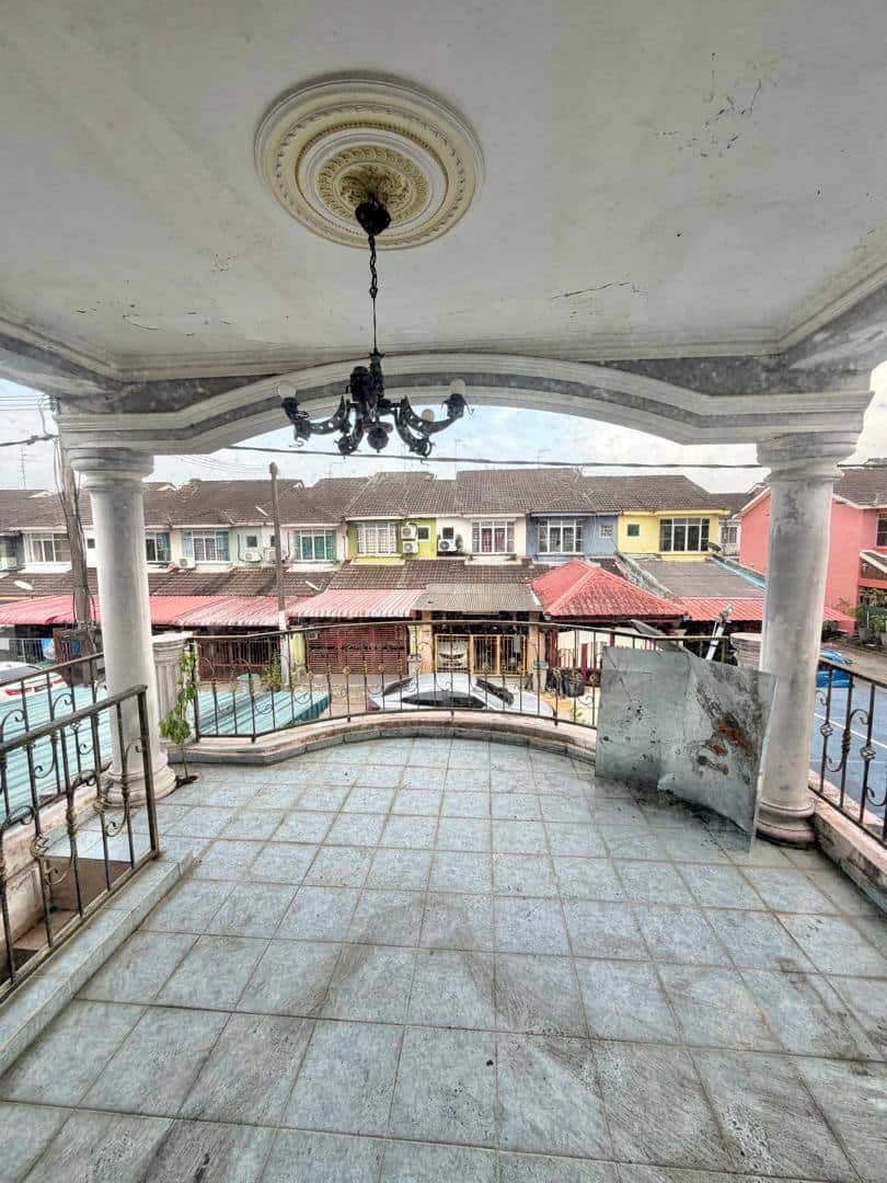 Double storey low Cost Jalan Berlian, Cahaya Masai 2