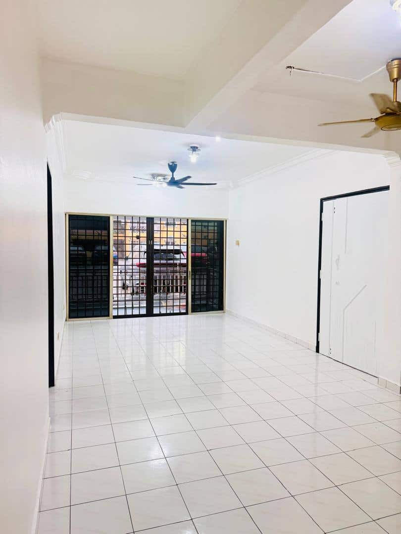 House Jalan canggung