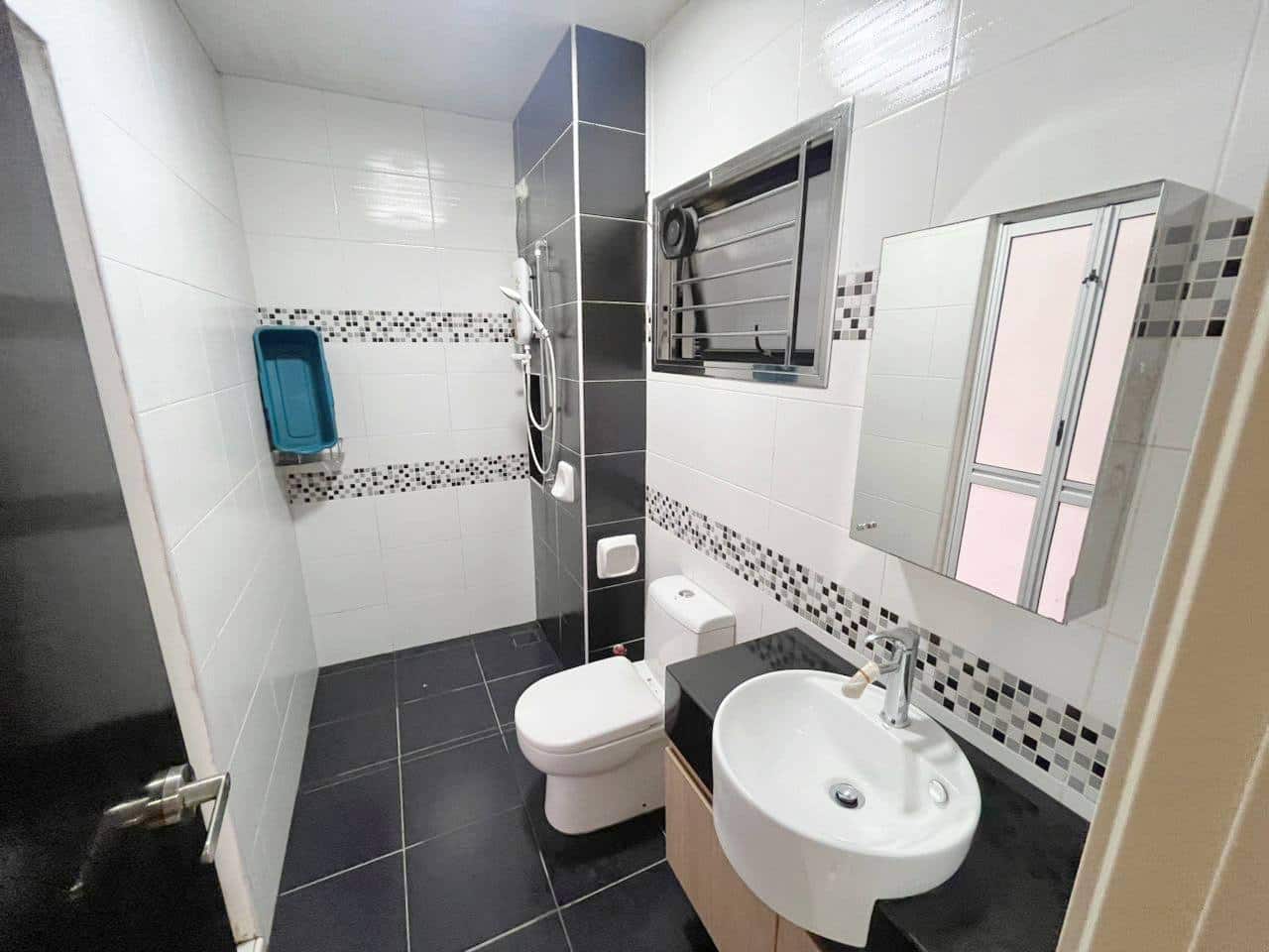Service residence Bukit Indah 6
