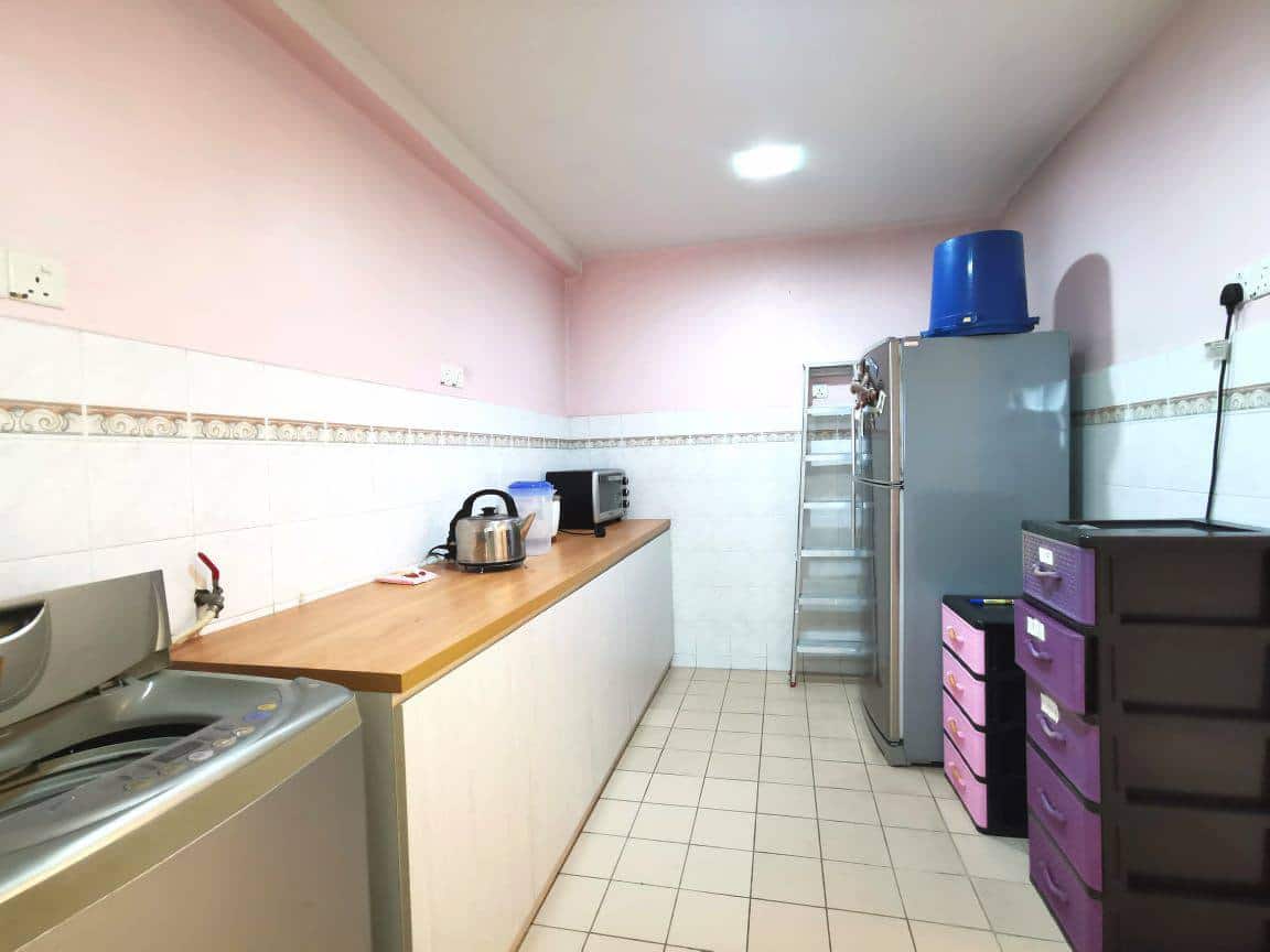 Apartment Putri Ria 9