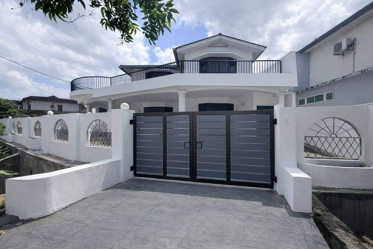 Double storey low cost corner Jalan keembong