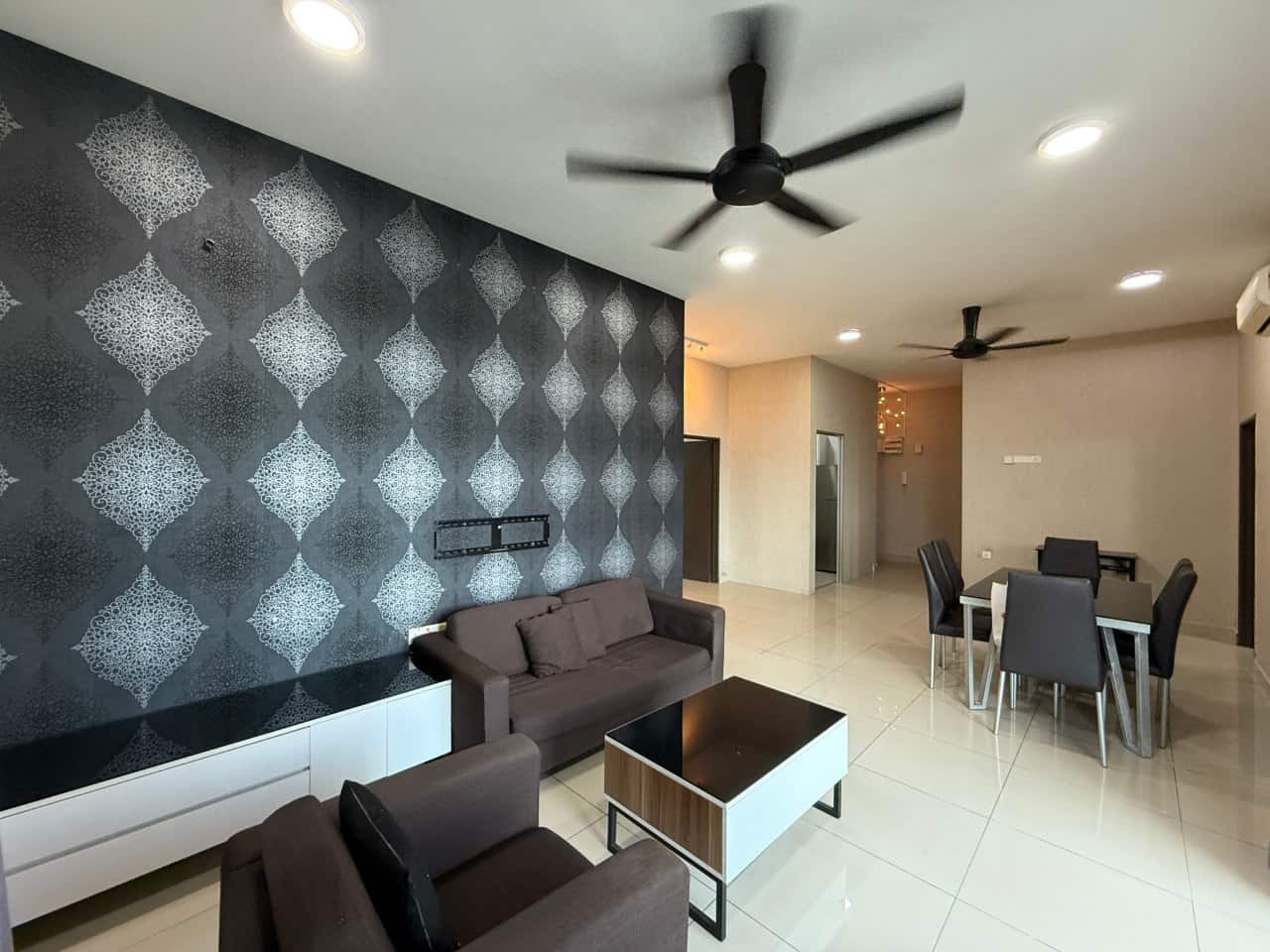 Condominium Larkin