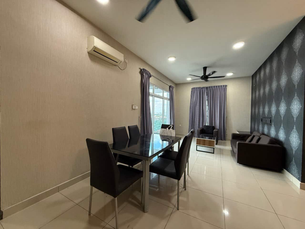 Condominium Larkin 11