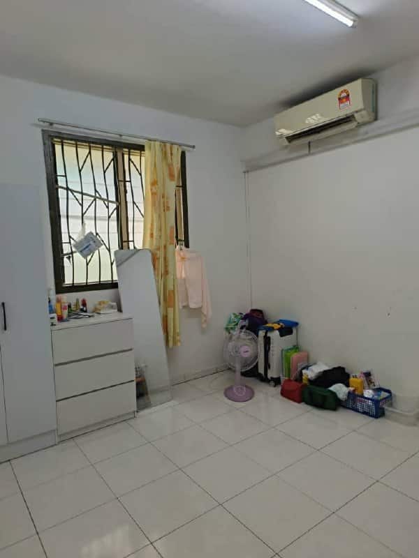 Low cost flat Taman Daya 4