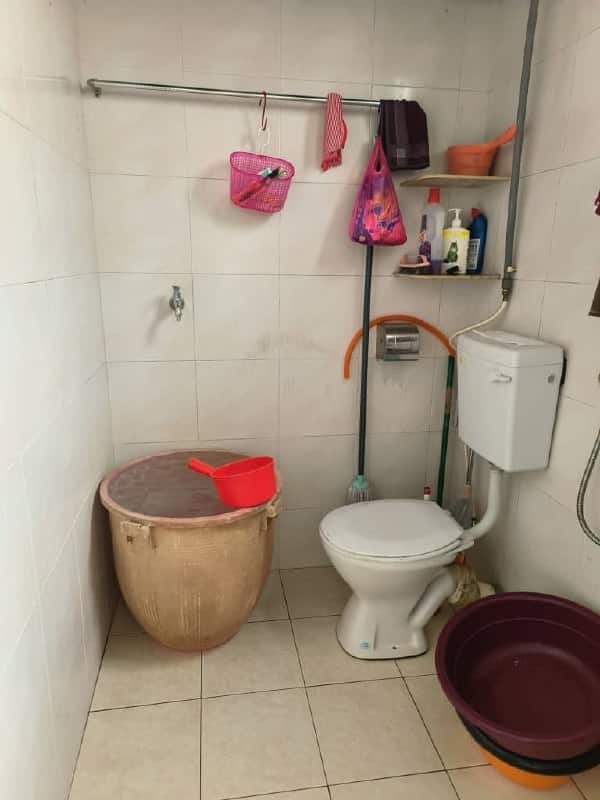 Low cost flat Taman Daya 7