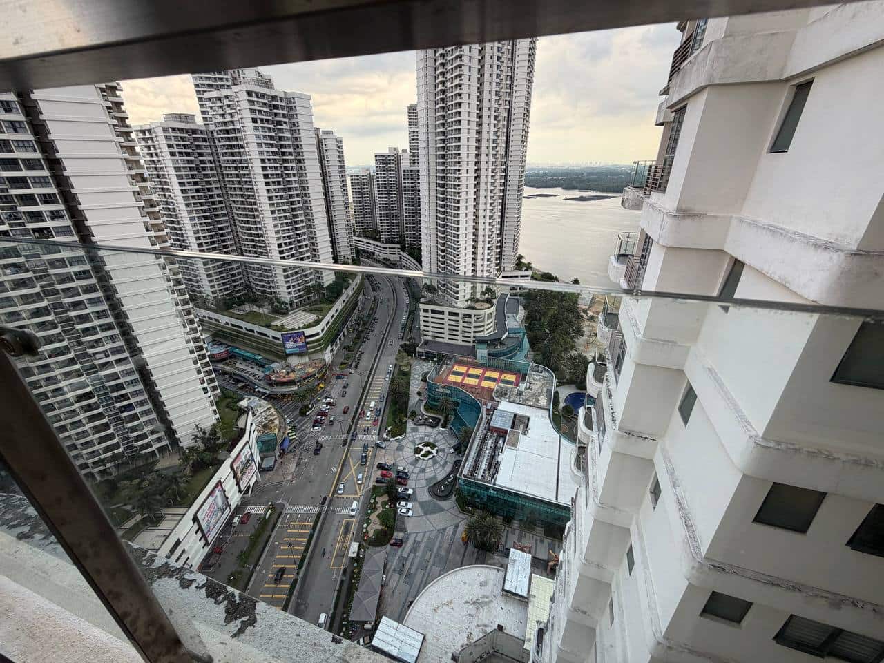 Condo Country Garden Danga Bay 4