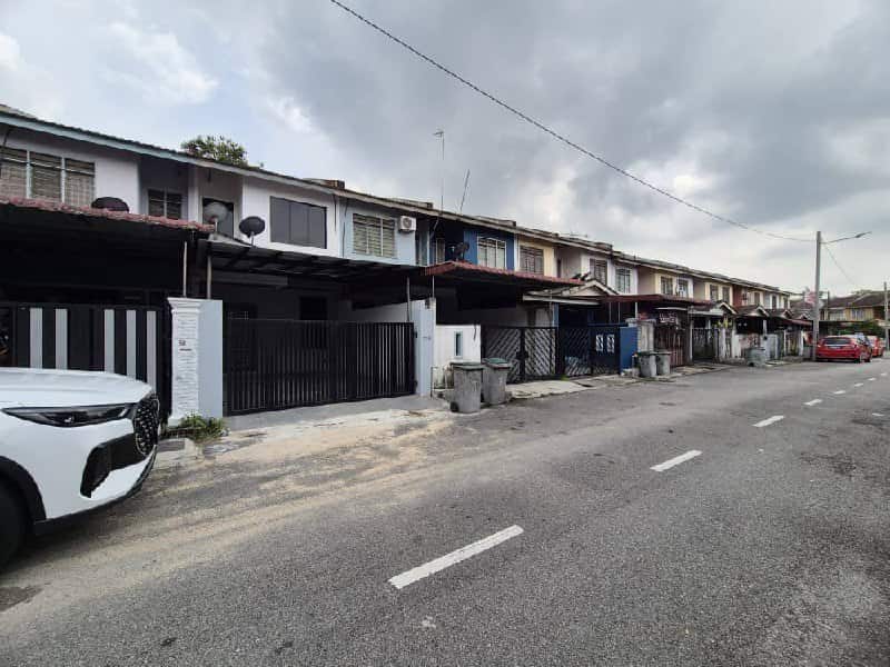 Double Storey Low Cost House Nusa Damai