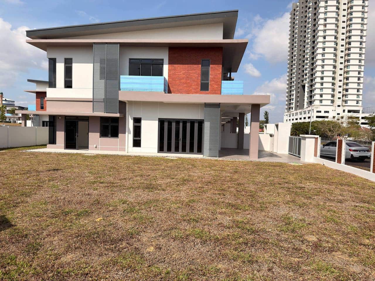 Double Storey SEMI D Corner Bandar UDA Utama