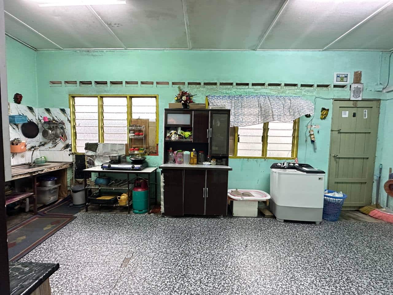 Single Storey Terrace Gelang Patah 3