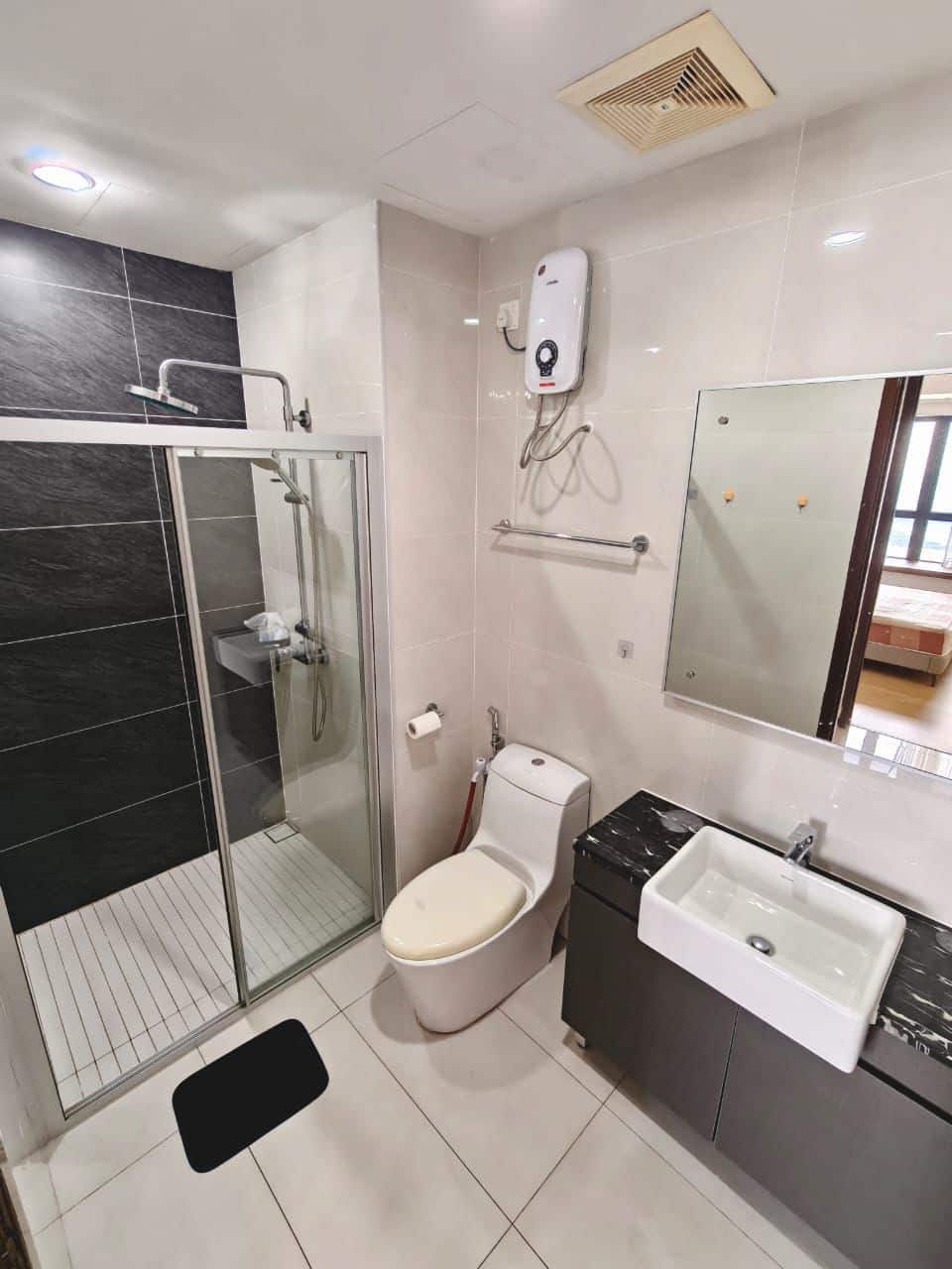 Condominium Country Garden Danga Bay 8