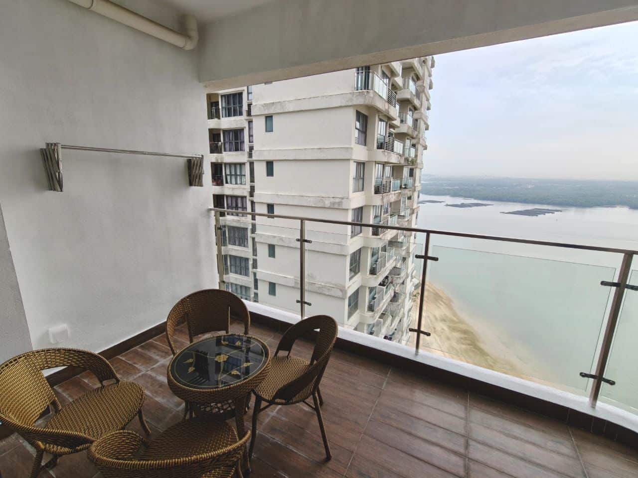 Condominium Country Garden Danga Bay 6