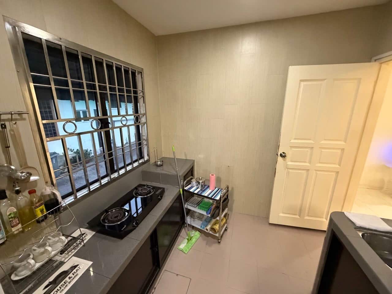 1 Storey Terrace / Corner House Taman Molek 6