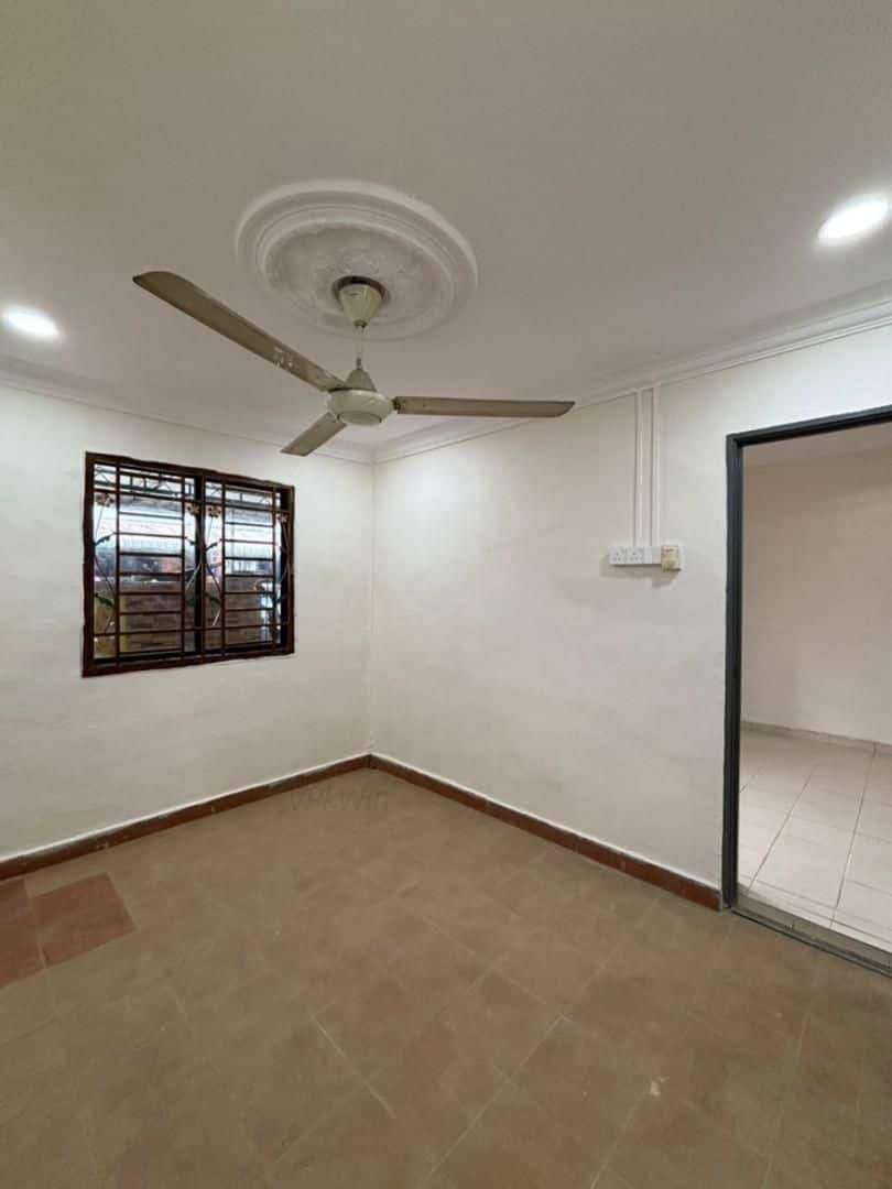 Single Storey Low Cost Terrace House Jalan Pakis 1x, Taman Sri Pulai 9