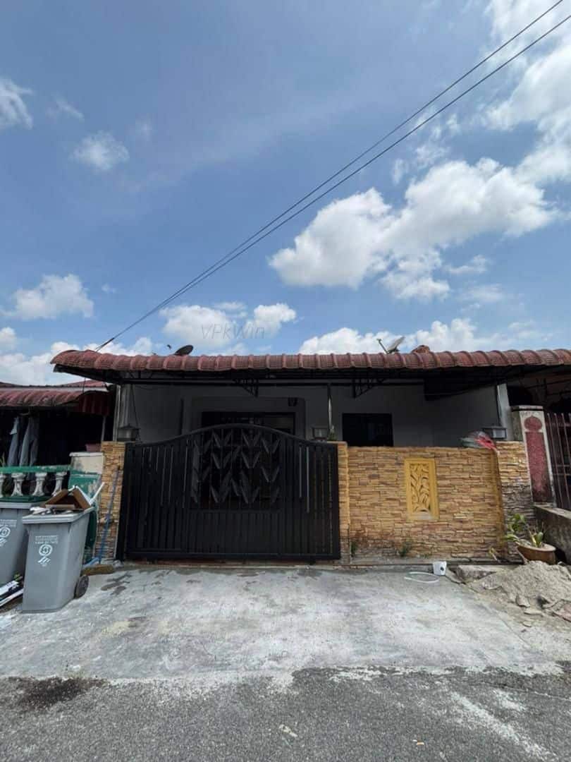 Single Storey Low Cost Terrace House Jalan Pakis 1x, Taman Sri Pulai