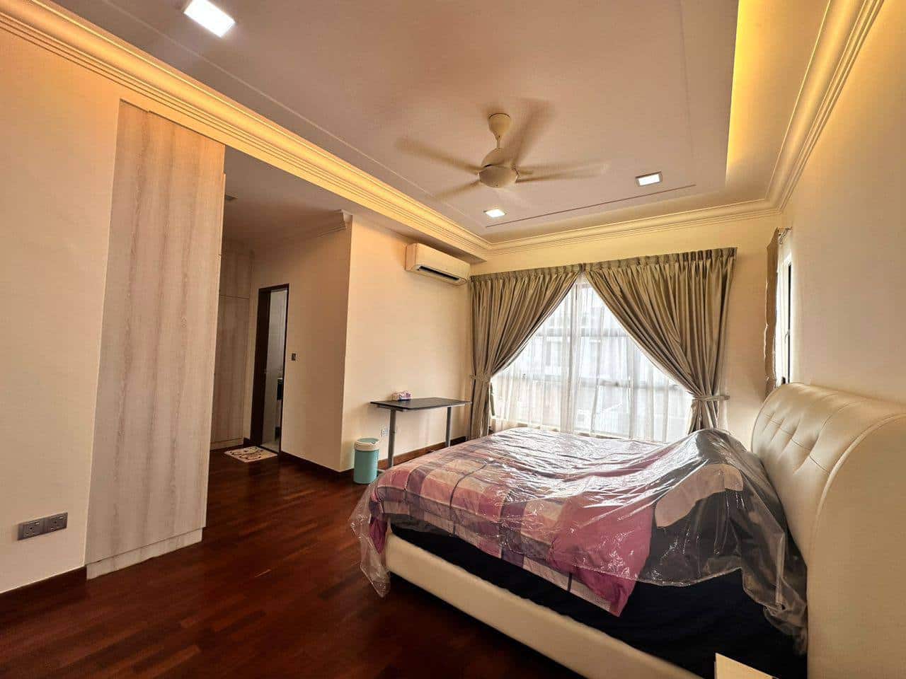 Three Storey Cluster Canal Garden South Horizon Hills 7