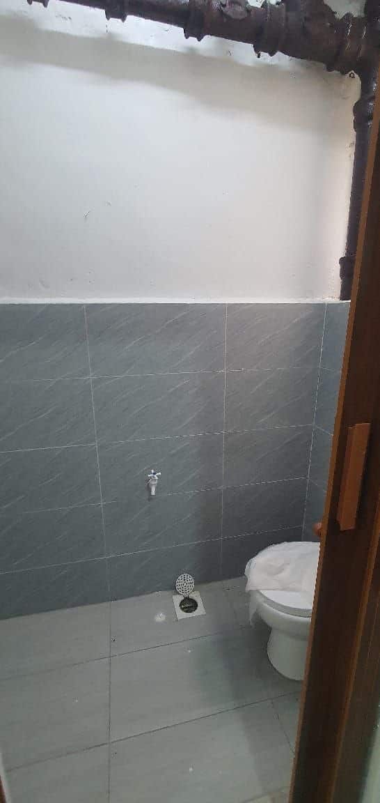 Ground Floor Air Biru 10