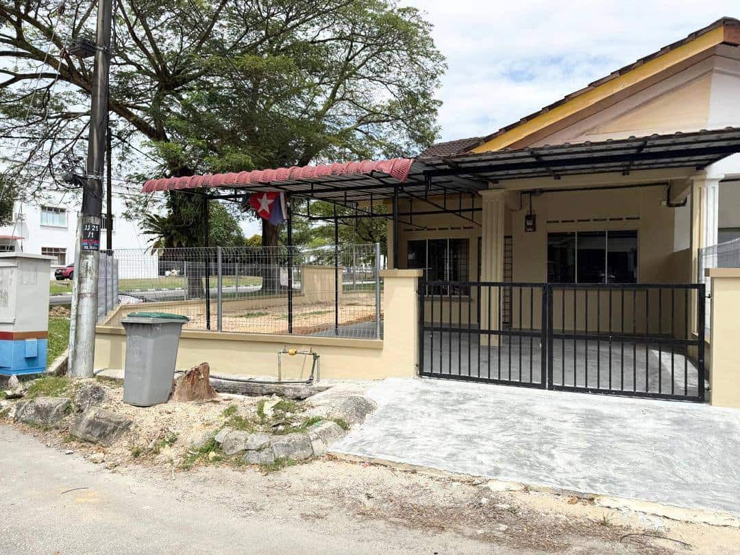 Single Storey Corner Jalan Jambu, Kota Masai