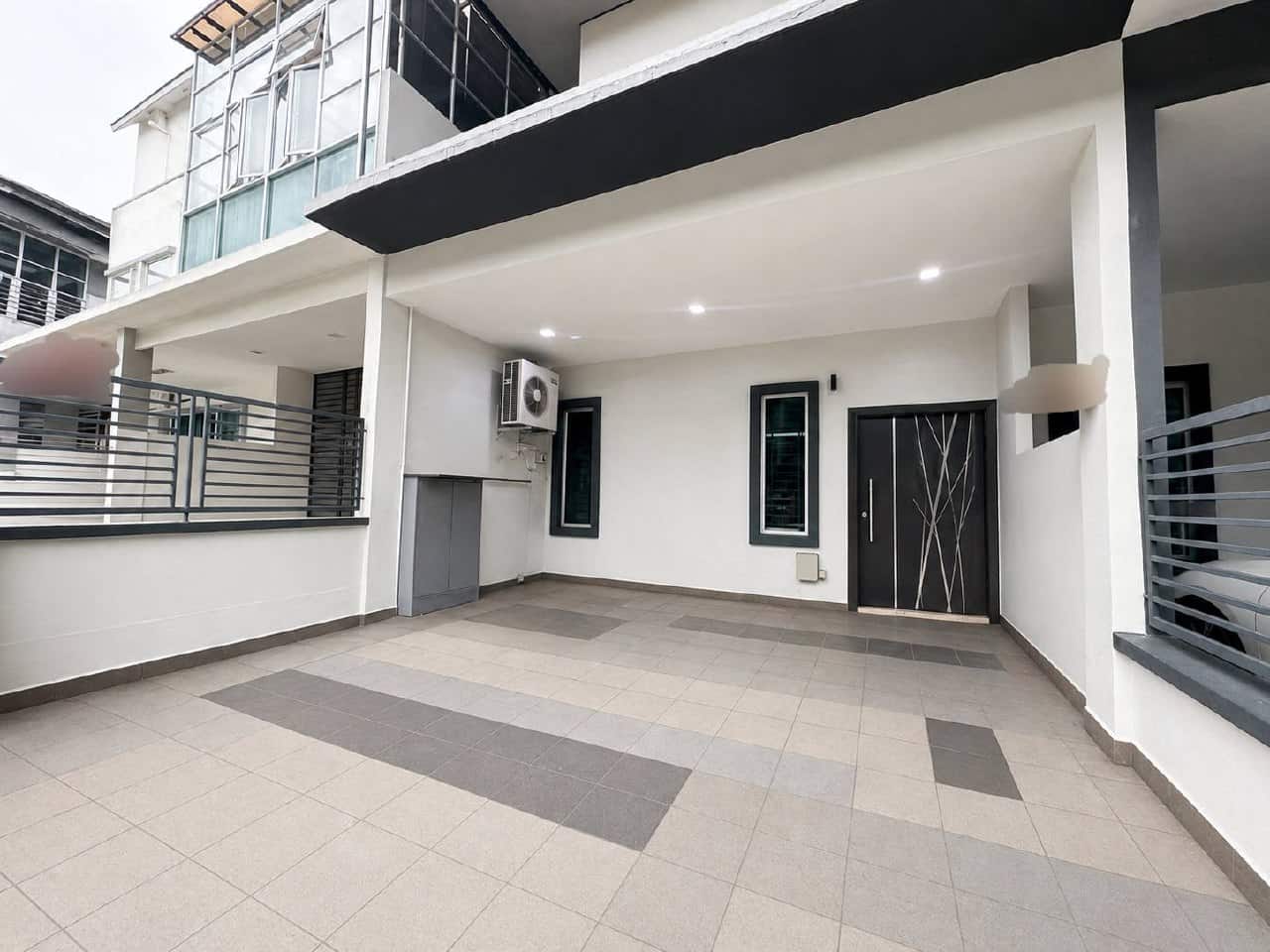 Double Storey Terrace House Austin Residences 2