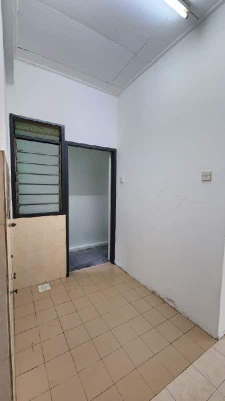 Lavender Park Shoplot Apartment Tmn Sri Putri 9