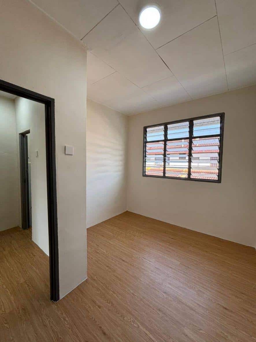 Double Storey Medium Low Cost Terrace House Jalan Cengal 1x, Bandar Putra 5