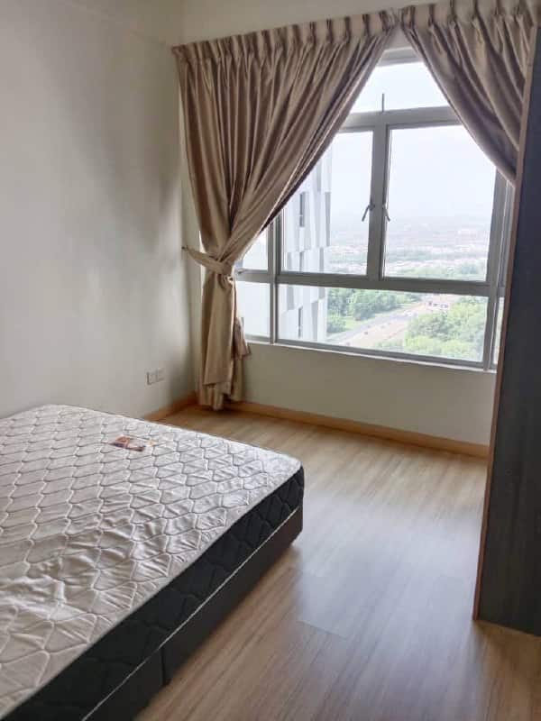 Apartment Taman Perling 4