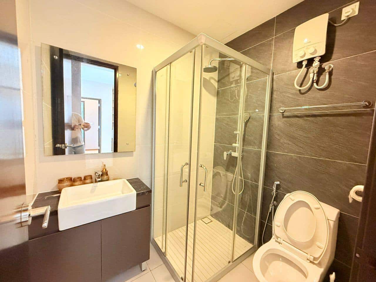 Condo Baypoint Country Garden Danga Bay 10