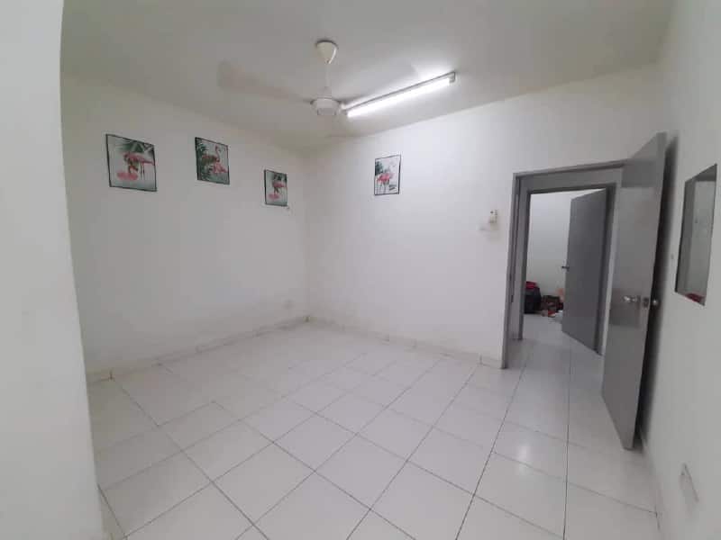 Corner Unit Scott Towers @ Larkin 4