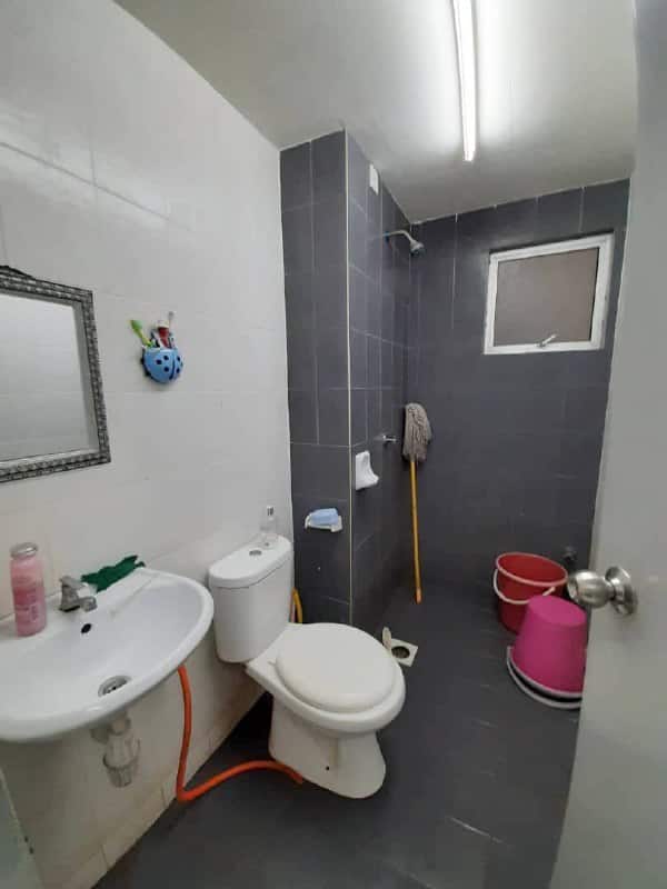 Corner Unit Scott Towers @ Larkin 9