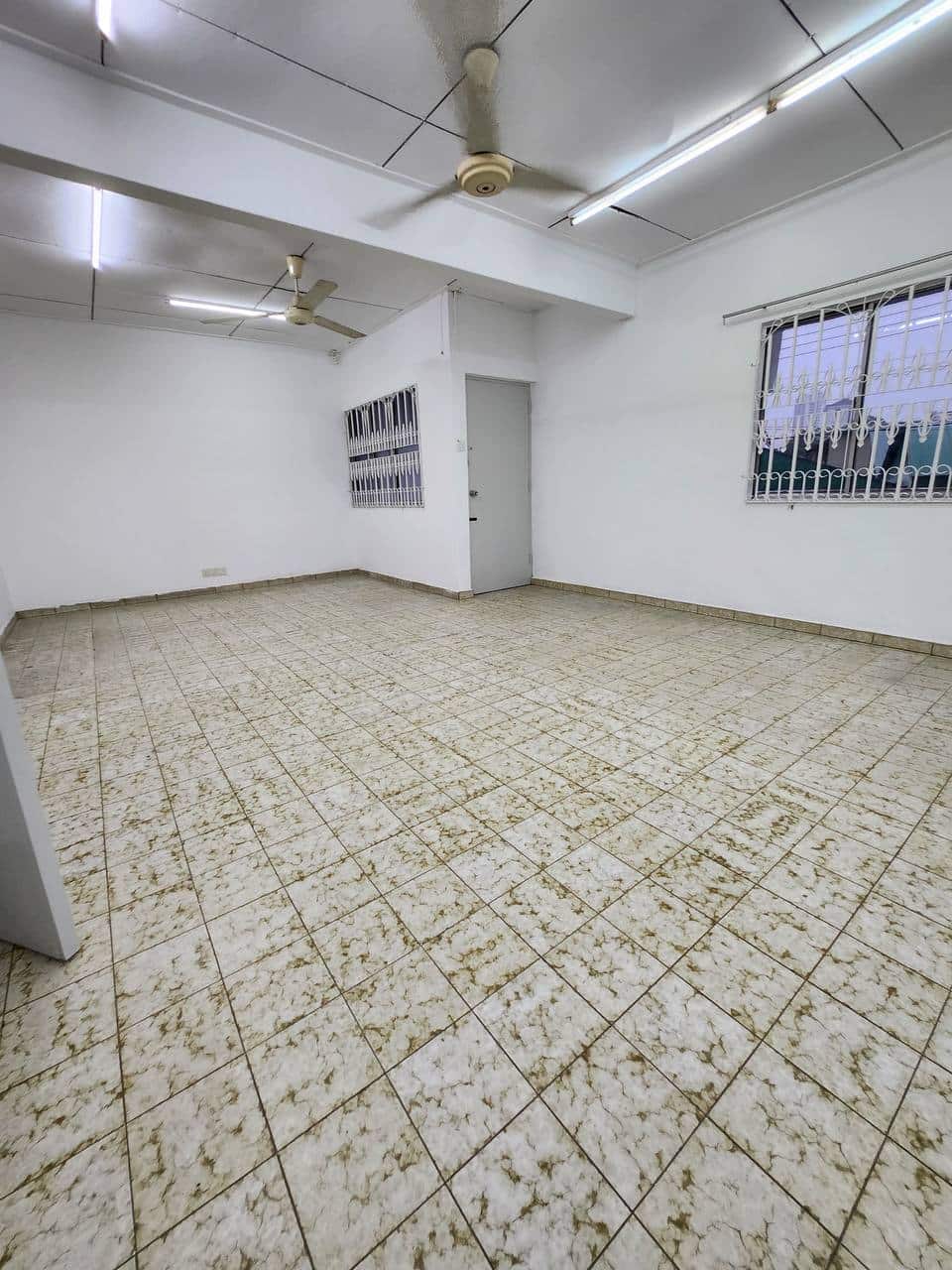 Double Storey Semi-D Taman Pelangi 4