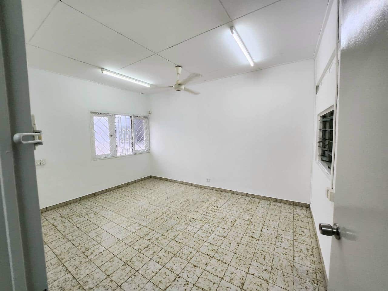 Double Storey Semi-D Taman Pelangi 6