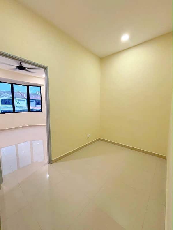 Double Storey Terrace Taman Anggerik Kempas 6