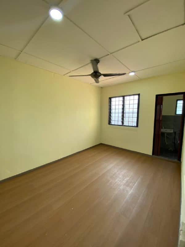 Low Cost Flat Taman Pelangi Indah 3