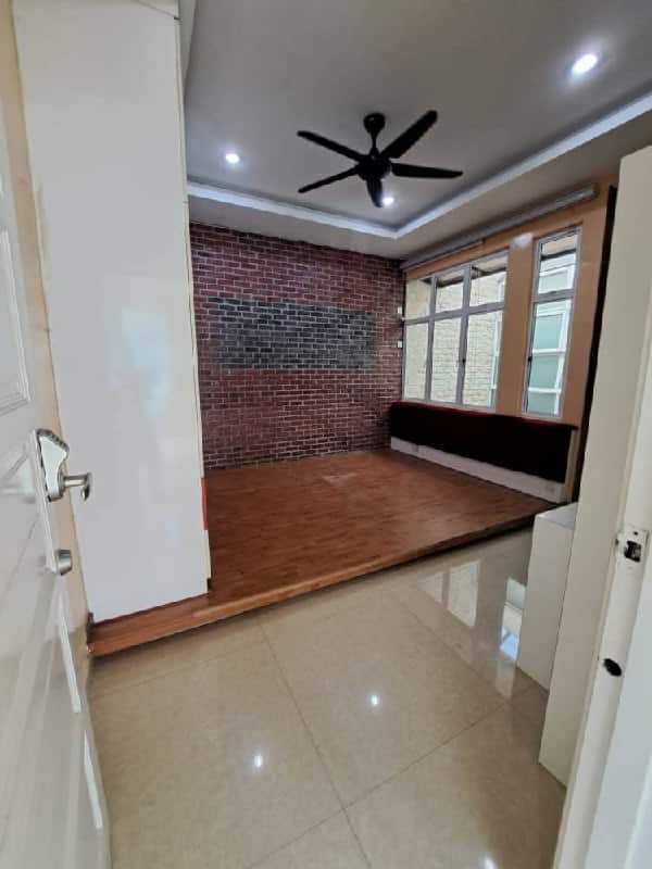 2 Storey Semi-D Sutera Utama 7