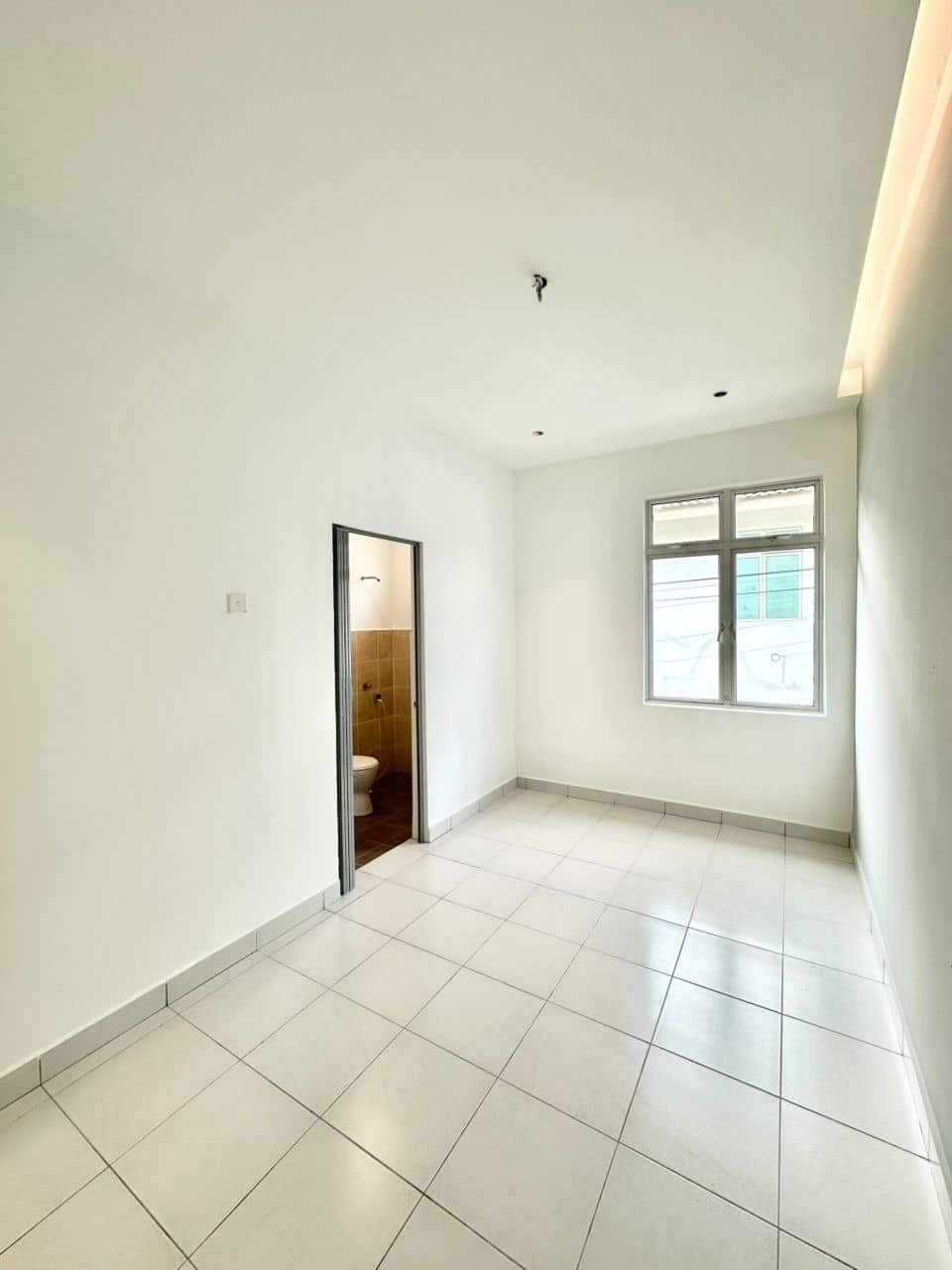 Double Storey Terrace Taman Scientex 6